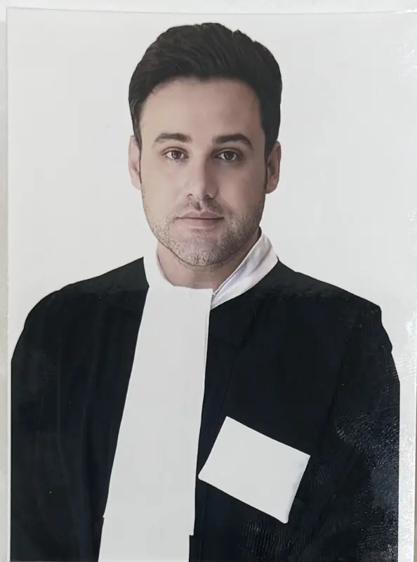 محسن اکبری